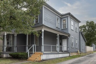 Building Photo - 788 Summit St