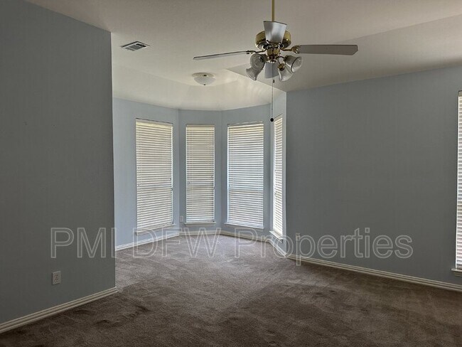 Building Photo - 5914 Hilton Head Dr