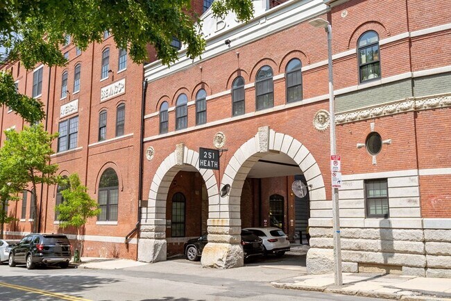 Foto del edificio - 245 Heath St