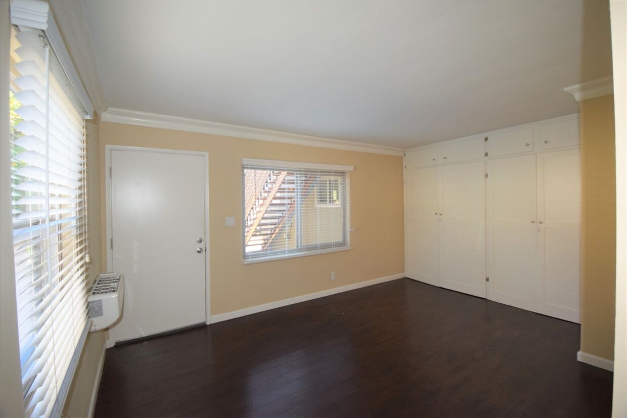 609 N Hollywood Way Apartments in Burbank, CA