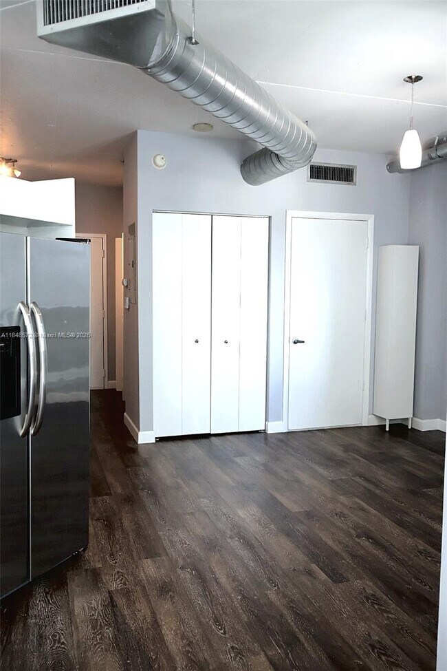 Foto del edificio - 690 SW 1st Ct