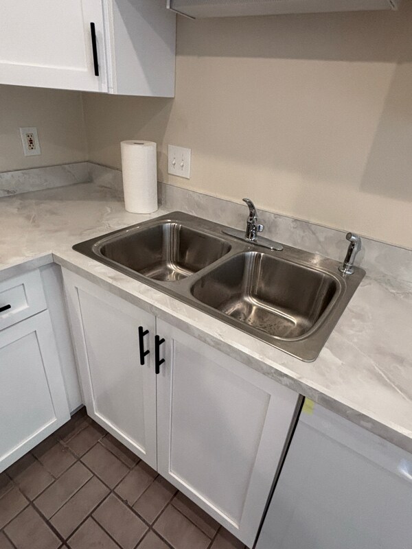 Building Photo - 3039 Queen Palm Dr