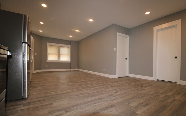 Building Photo - 300 S 2nd St