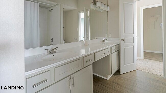 Foto del edificio - 2500 Woodland Park Dr