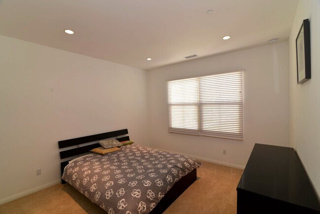 Building Photo - 121 Doverwood
