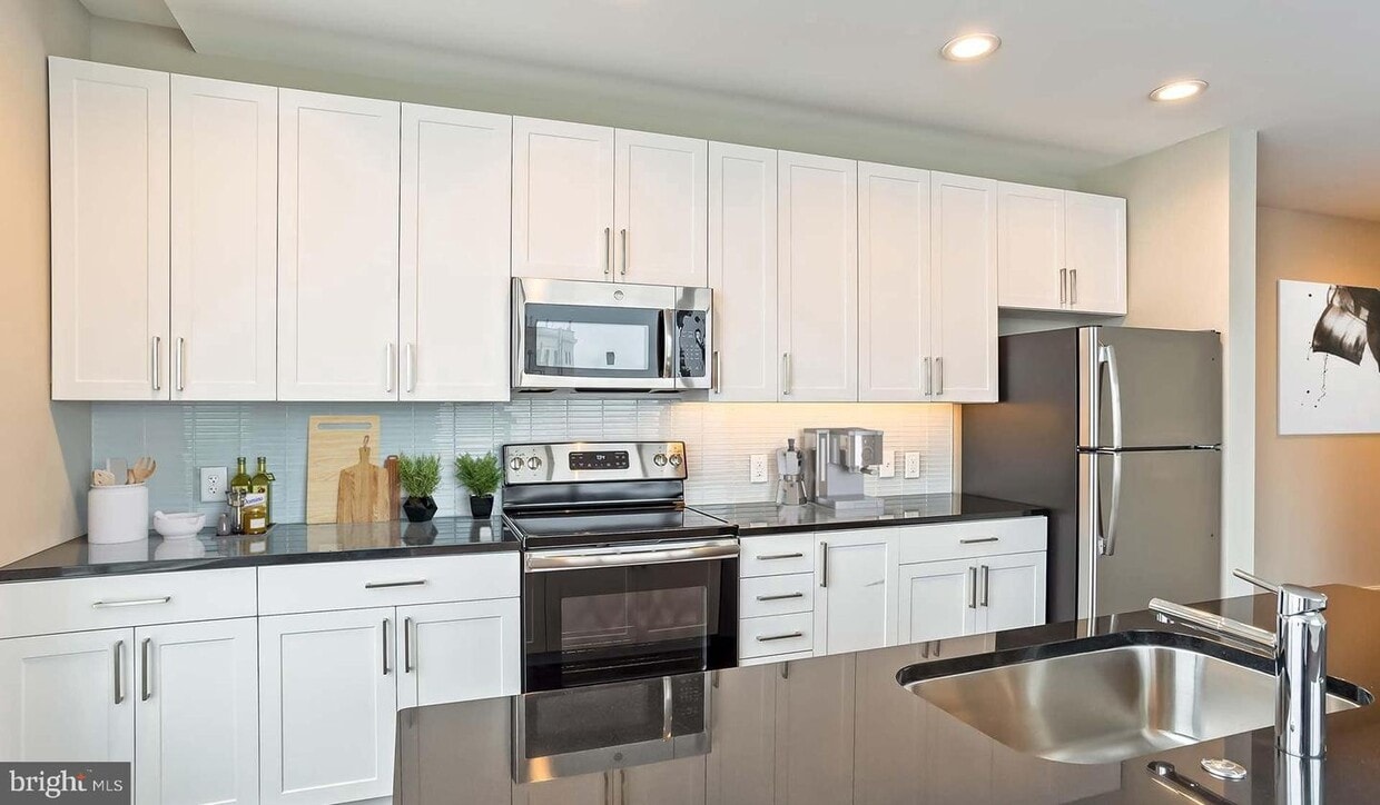 24 Cricket Ave Unit 1B517, Ardmore, PA 19003 Room for Rent in Ardmore, PA