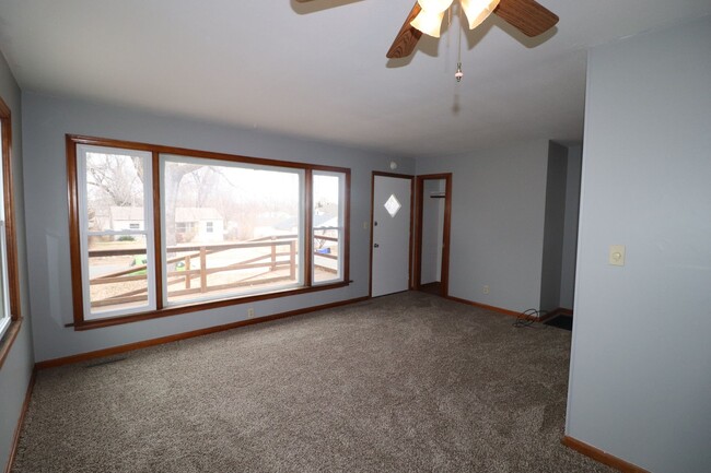 Building Photo - Spacious Updated Charming Home