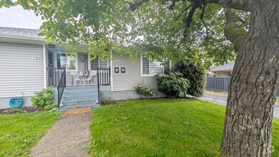 Building Photo - 9766 Feniak St