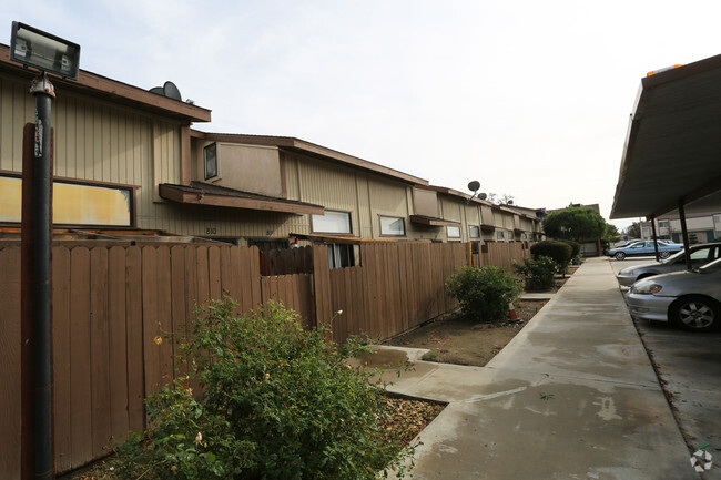 Building Photo - Parker Townhomes