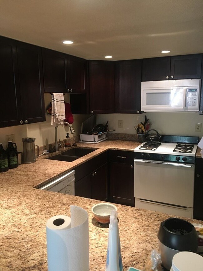 Building Photo - Nice updated Townhouse with off street parking.