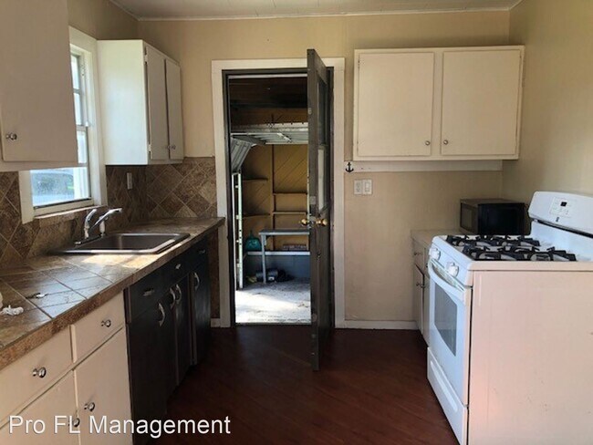Building Photo - 3 br, 1 bath House - 1500 N Garfield Ave