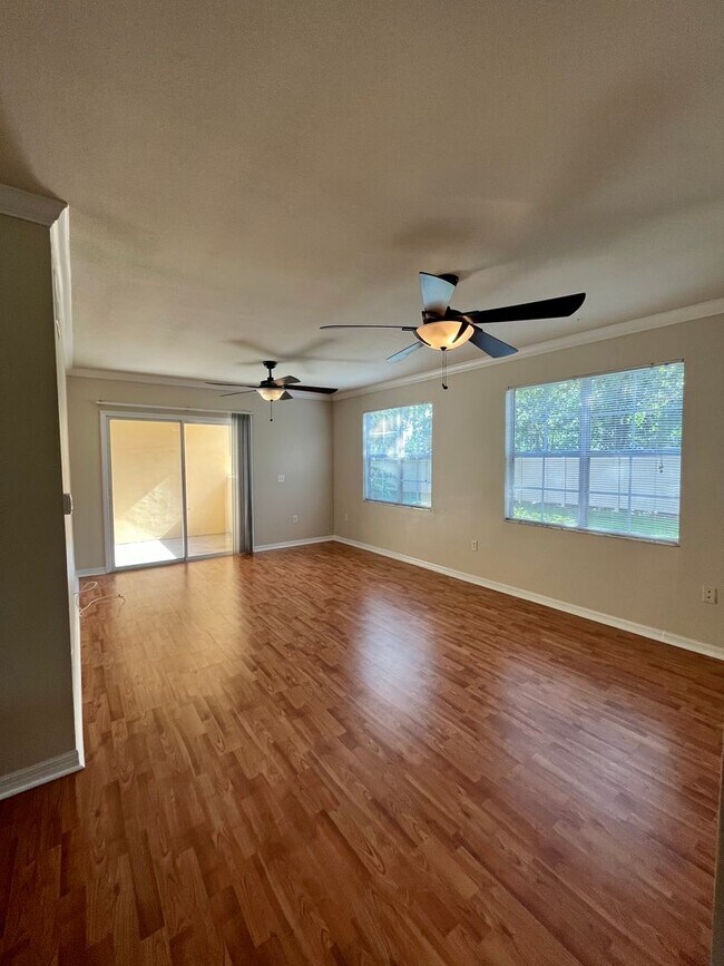 Foto del edificio - 1155 Villagio Cir