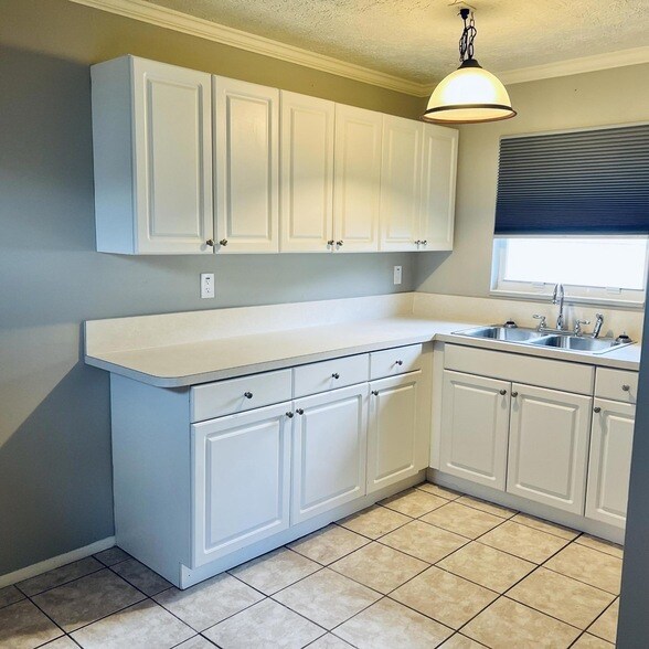 Building Photo - 530 SW Prima Vista Blvd