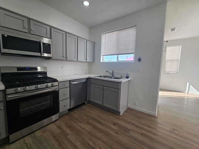 Building Photo - 3 BR 2 BA available Now