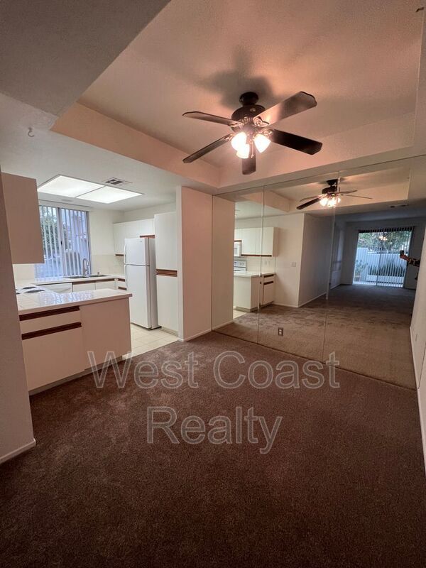 Building Photo - 401 El Cielo Rd
