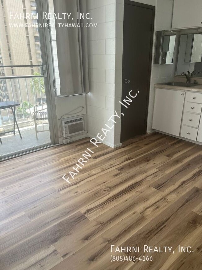 Building Photo - 2509 Ala Wai Blvd