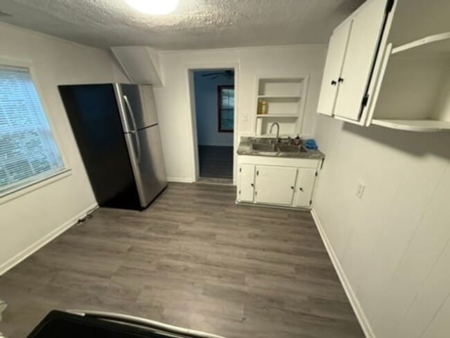 Building Photo - Charming 2 bedroom home in the heart of Columbia. Extra space for a den or spare bedroom.