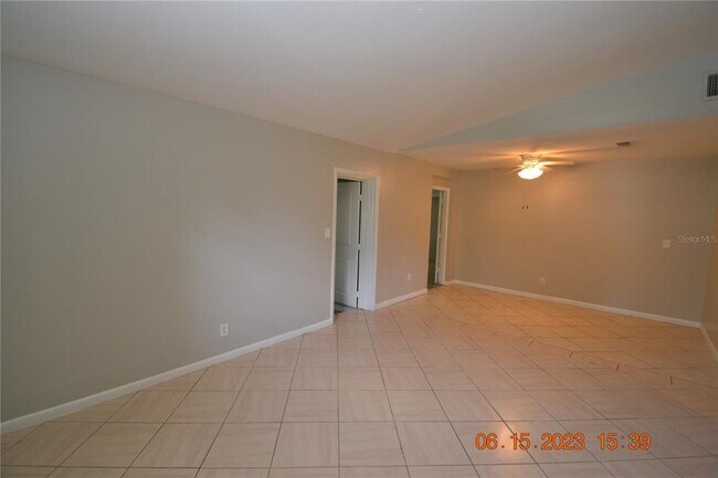 Building Photo - 14812 Wedgewood Dr