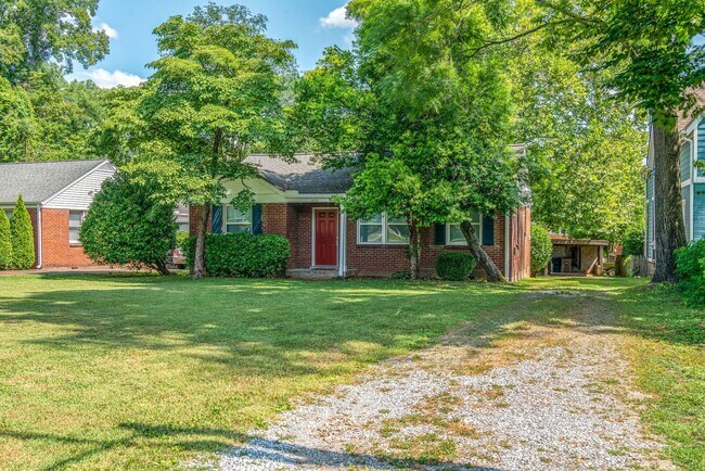 Building Photo - **UPDATED RANCH HOME NEAR GREEN HILLS & LI...