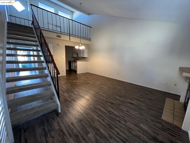 Foto del edificio - 5845 Yawl St