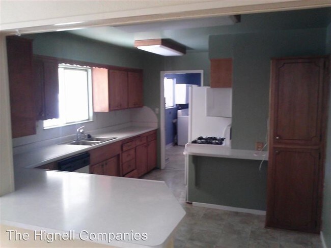 Building Photo - 681 Terrace Dr