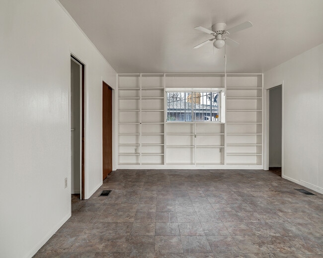 Building Photo - Westside 3 Bedroom 1.75 Bath