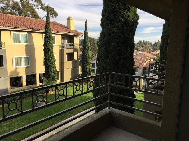 Foto del edificio - 7405 Charmant Dr