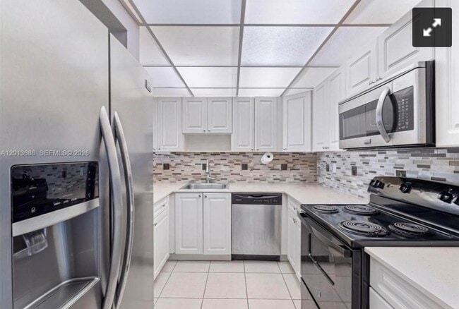 Building Photo - 6950 Miami Gardens Dr