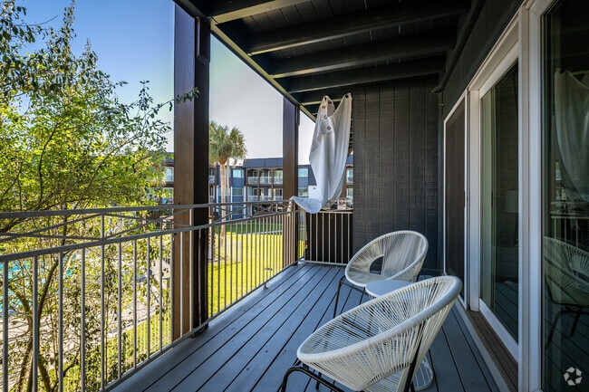 1BR, 1BA - 900SF - Sapphire Resort Apartments