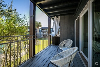 1BR, 1BA - 900SF - Sapphire Resort Apartments