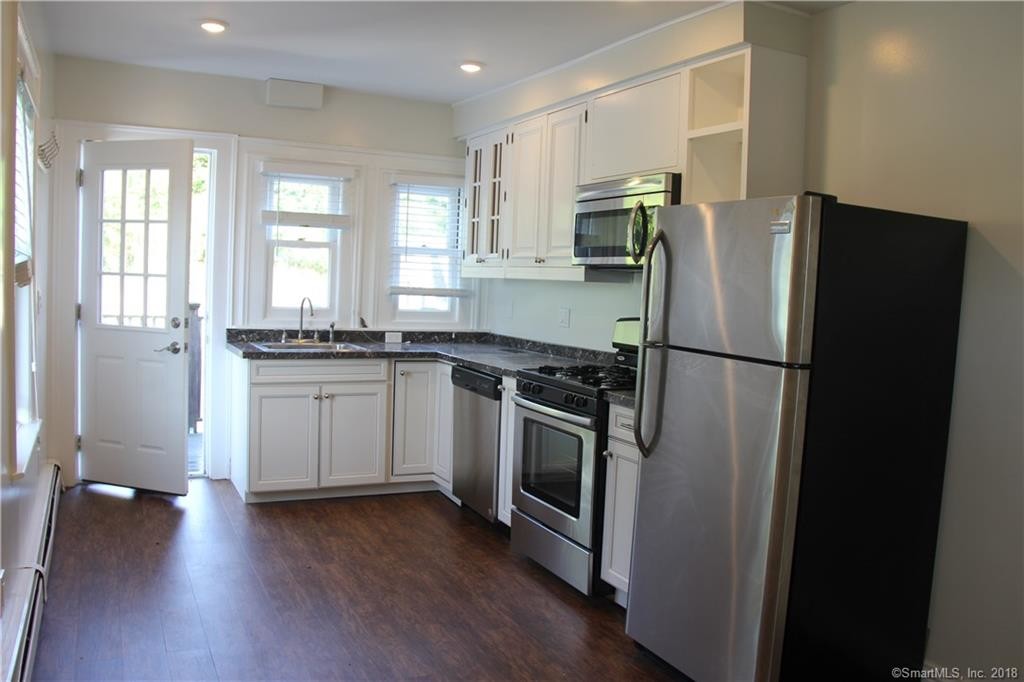Primary Photo - 122 River Rd Ext