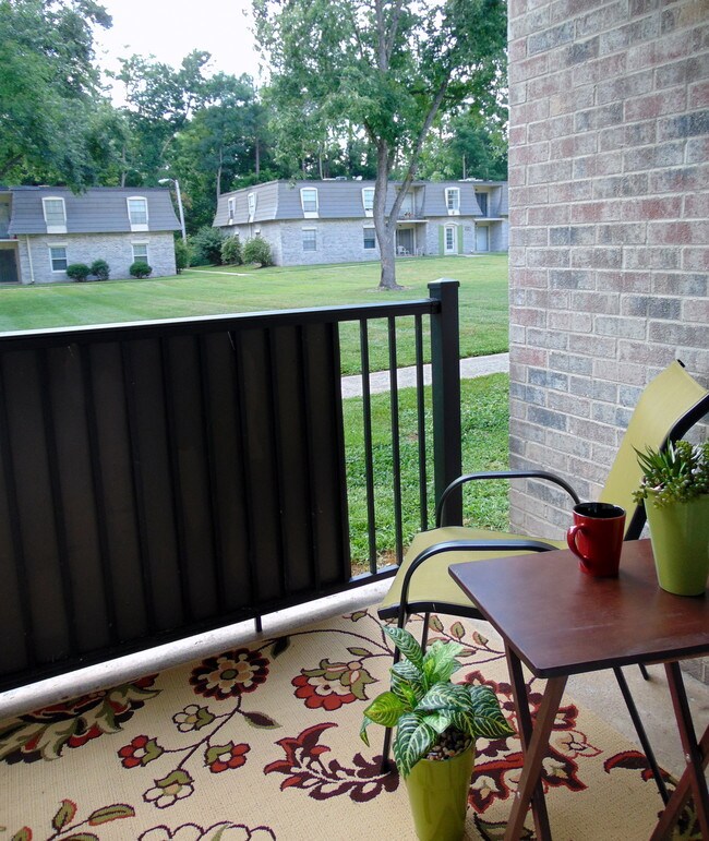 Courtyard Commons Apartments Jamestown, NC