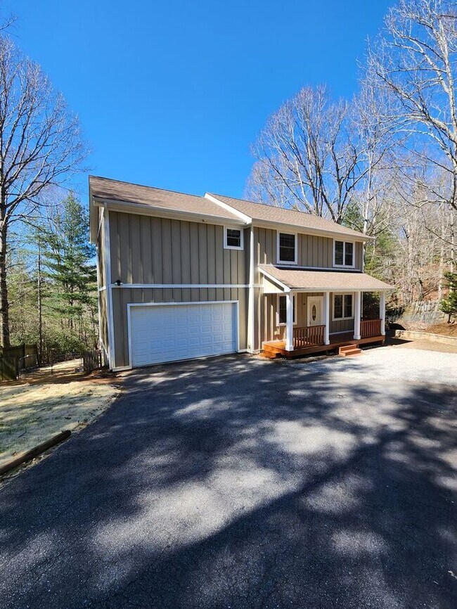 Building Photo - Swannanoa Rental!