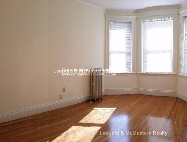 Building Photo - 100 Queensberry St