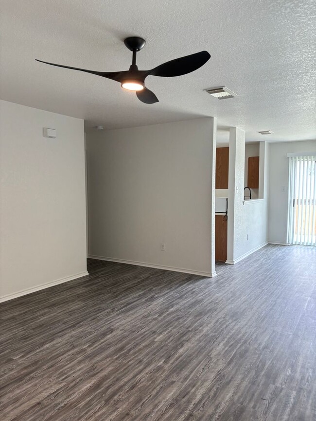 Foto del edificio - Beautiful Renovated Home in Bridgewood