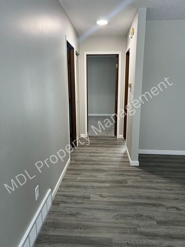 Building Photo - 5055 S Washington Rd