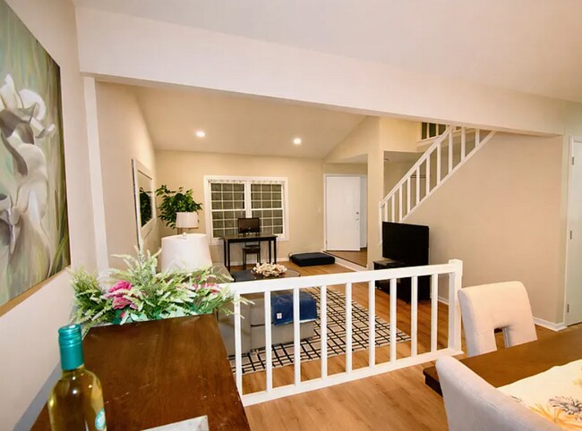 Foto del edificio - 651 White Ct