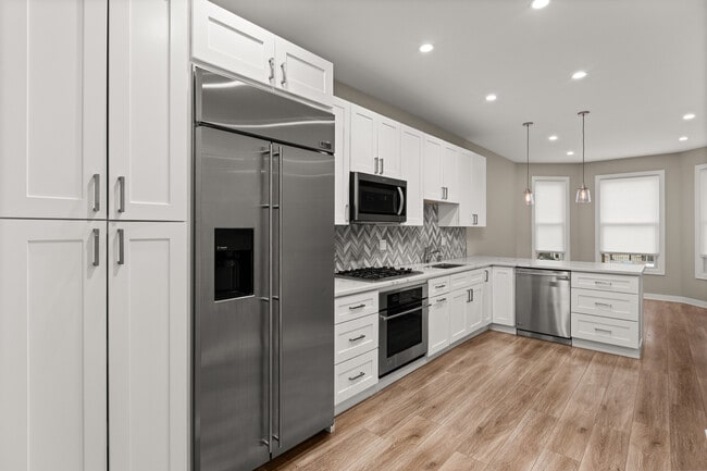 Building Photo - 3608 W Diversey Ave