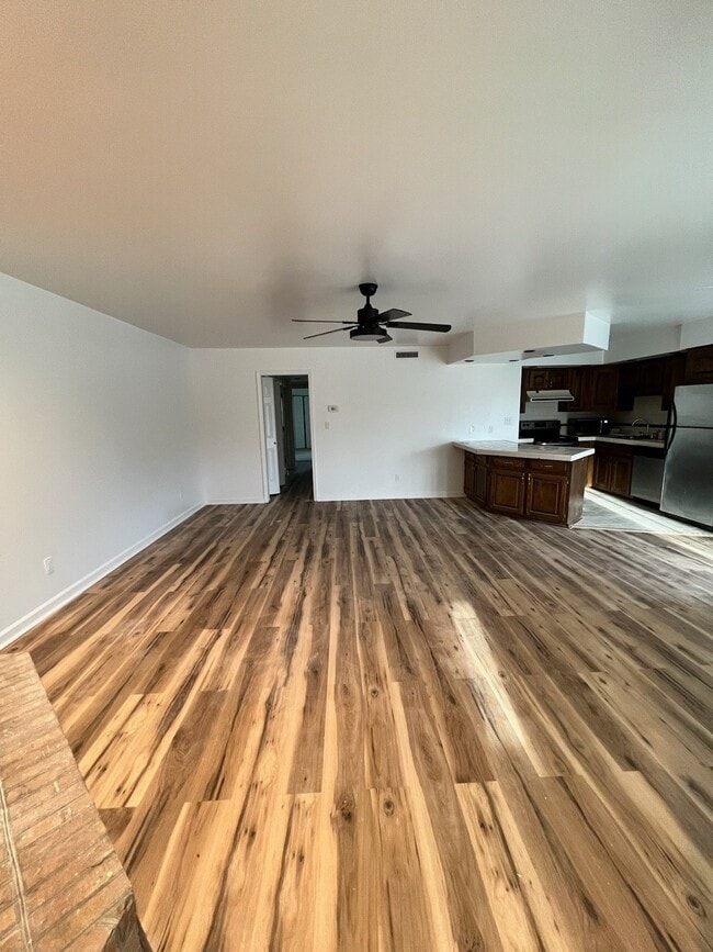 Building Photo - 4210 Pinehurst Cir