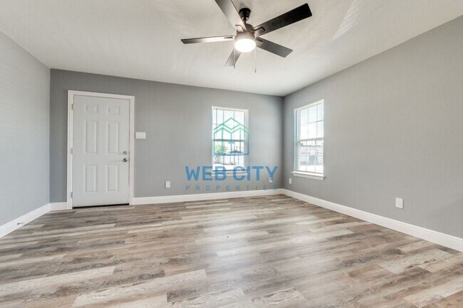 Foto del edificio - 1819 Lea Crest Dr