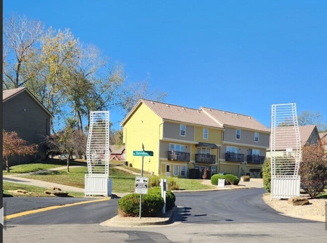 Building Photo - HarborTown Villas