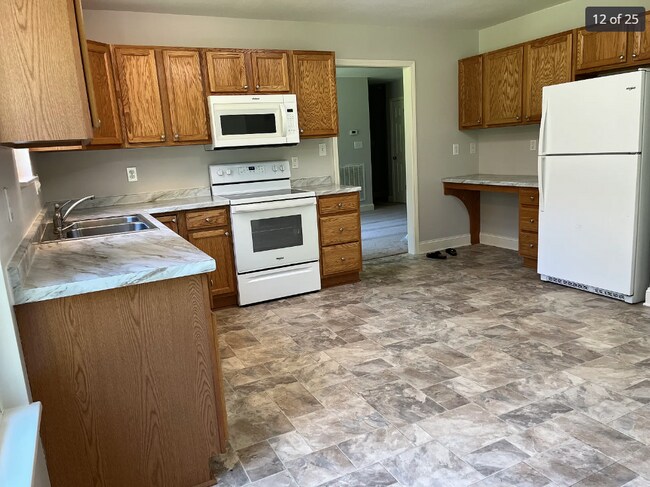 Foto del edificio - 2224 Peterson Rd
