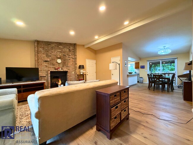 Building Photo - 10685 SW 77th Ave