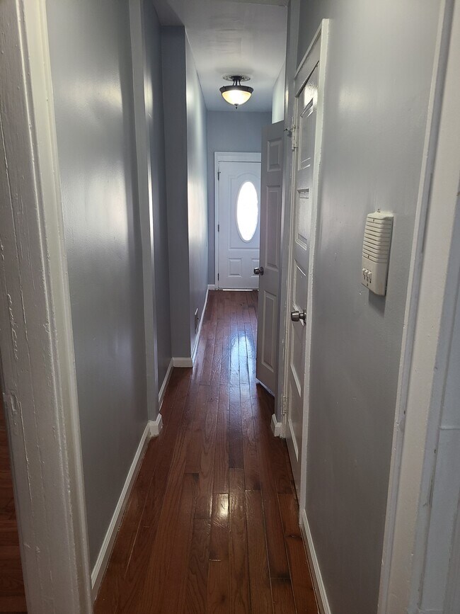 Building Photo - 62 Gates Ave