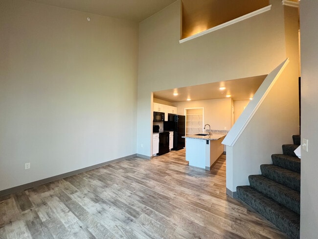 Building Photo - Evora