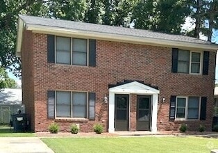 Building Photo - 102 Paul Cir