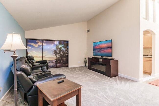Building Photo - Enjoy the Country Club lifestyle in a deta...