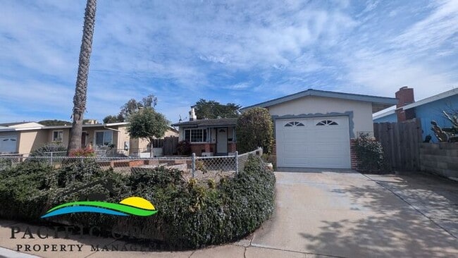 Building Photo - Updated Three Bedroom