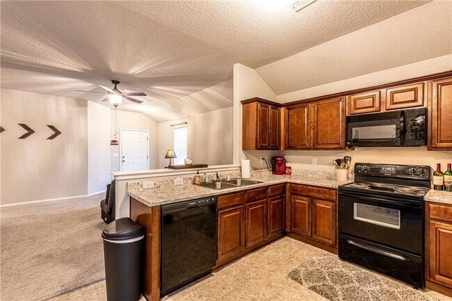Building Photo - Fantastic 3 Bedroom Home