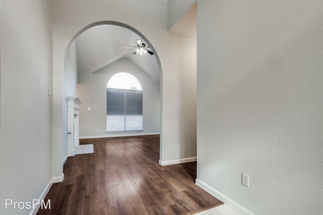 Building Photo - 3 br, 2 bath House - 2317 Suntree Lane